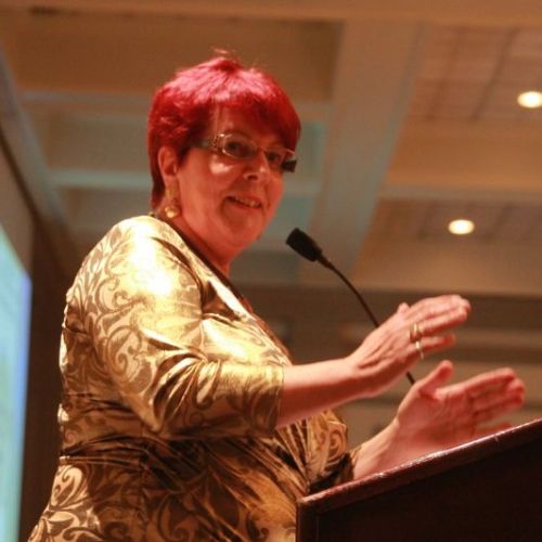 D6b572efd52a3cdbe610c48a